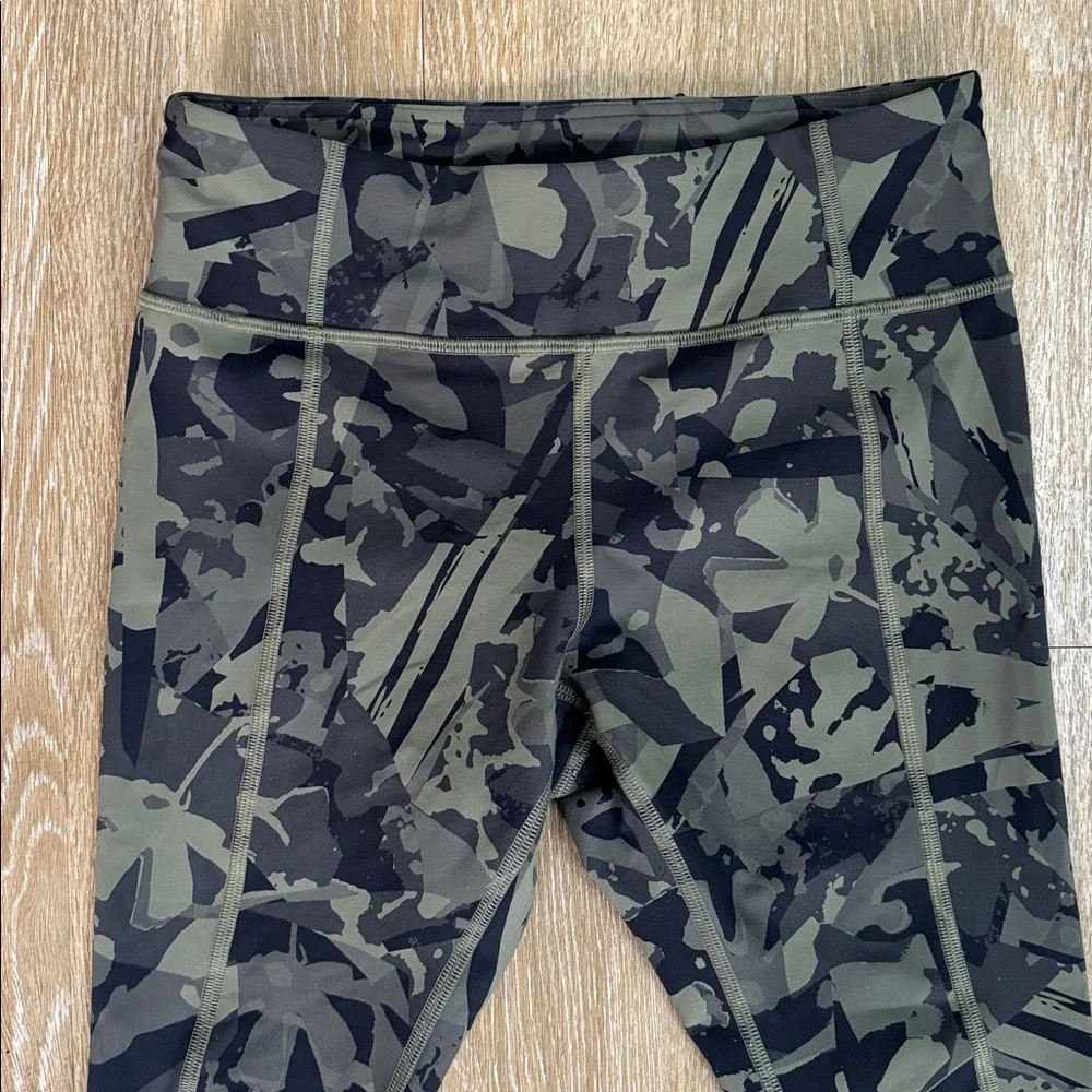 Lululemon Tight Stuff Scalloped Hem Army Fatigue Green Black Camo Leggings sz 6 - Picture 9 of 13